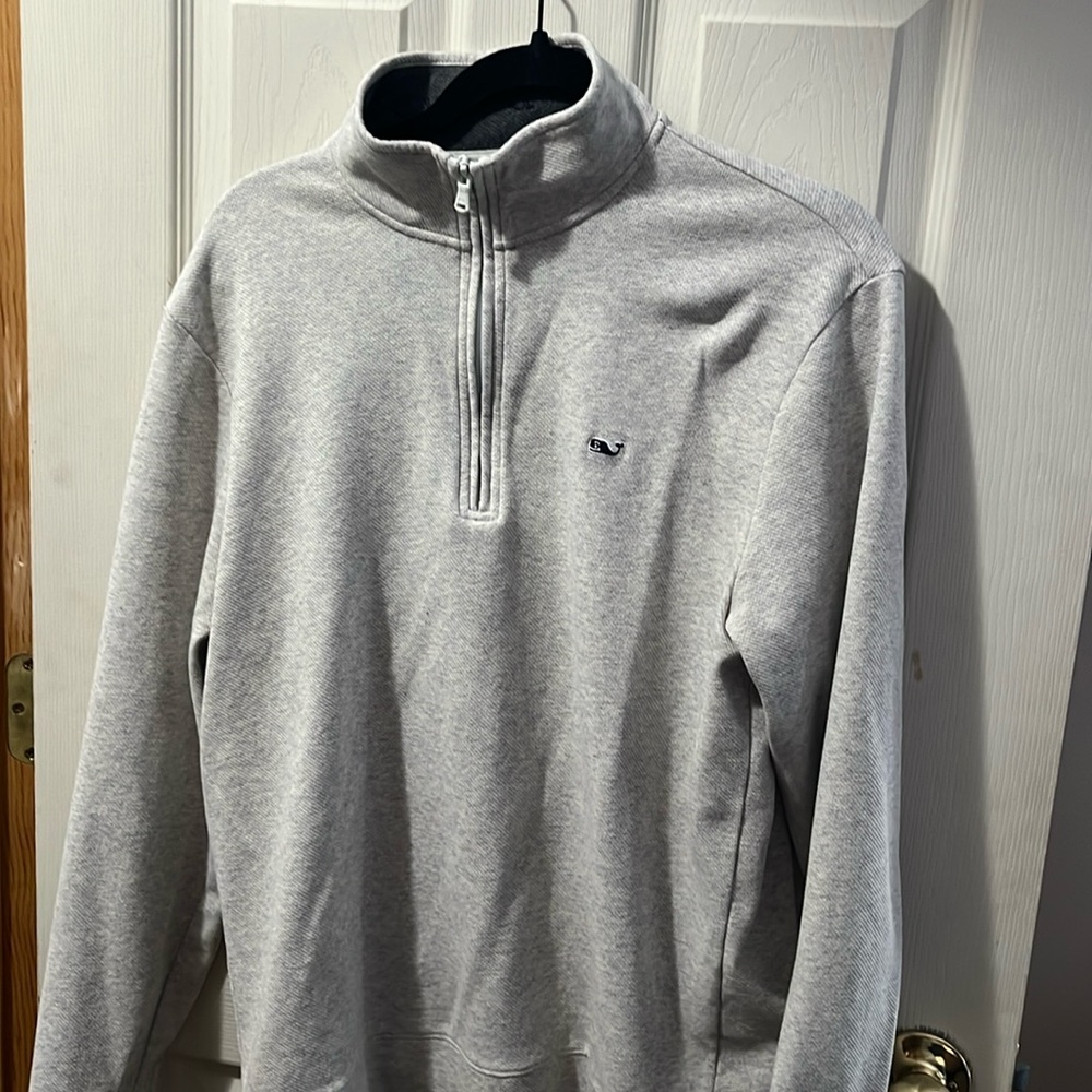 Vineyard Vines 1/4 zip. Size medium Like new